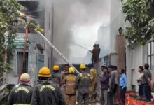 ग्रेटर नोएडा में फैक्ट्री में भीषण आग, राहत और बचाव का काम जारी