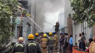 ग्रेटर नोएडा में फैक्ट्री में भीषण आग, राहत और बचाव का काम जारी