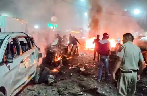 लाल किला के पास कार धमाके में अब तक 8 की मौत, दिल्ली से मुंबई तक हाई अलर्ट  - raigarhtopnews.com