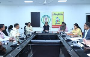 Raigarh News: विशेष गहन पुनरीक्षण का उद्देश्य त्रुटिरहित, स्वच्छ एवं पारदर्शी मतदाता सूची तैयार करना: संभागायुक्त सुनील जैन