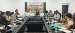 Raigarh News: हाथी प्रभावित क्षेत्रों में जानमाल की सुरक्षा के लिए जन जागरूकता जरूरी- कलेक्टर मयंक चतुर्वेदी