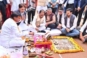 मुख्यमंत्री साय ने चित्रोत्पला फिल्म सिटी एवं ट्राइबल एंड कल्चरल कन्वेंशन सेंटर का किया भूमि पूजन, 150 करोड़ रुपये की लागत से लगभग 100 एकड़ में विकसित होगी फिल्म सिटी