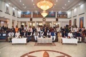 Raigarh: प्रतिभा सम्मान समारोह; राज्यपाल ने जिले के 10 प्रतिभावान विद्यार्थियों को किया सम्मानित, विद्यार्थियों ने बोर्ड परीक्षा में हासिल किया था उत्कृष्ट स्थान