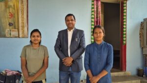 Raigarh News: एक ही परिवार की तीन बेटियों का शासकीय सेवाओं में चयन, जिले के लिए गौरव का क्षण, युवा केंद्र मदनपुर बना सामाजिक बदलाव की मिसाल