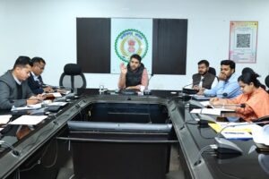 Raigarh News: पूरी पारदर्शिता एवं संवेदनशीलता के साथ धान खरीदी कार्य सुनिश्चित करें- कलेक्टर मयंक चतुर्वेदी