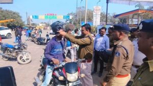 Raigarh News: राष्ट्रीय सड़क सुरक्षा माह 2026 के तहत हेलमेट जागरूकता शिविर आयोजित