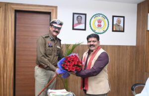 रायपुर के नवनियुक्त प्रथम पुलिस कमिश्नर संजीव शुक्ला ने उपमुख्यमंत्री विजय शर्मा से की सौजन्य भेंट