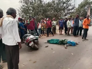 दुर्ग में सड़क हादसा: हाईवा ट्रक की चपेट में आईं शिक्षिका, मौके पर मौत
