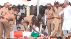 Ajit Pawar Funeral: बारामती में थम गई सांसें… राजकीय सम्मान के बीच नम आंखों से हुआ अंतिम संस्कार