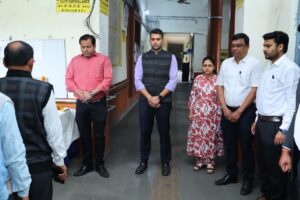 Raigarh News: शहीदों की स्मृति में जिला कलेक्ट्रेट में मौन कार्यक्रम आयोजित, कलेक्टर ने राष्ट्रपिता महात्मा गांधी के छायाचित्र पर अर्पित किए श्रद्धा सुमन