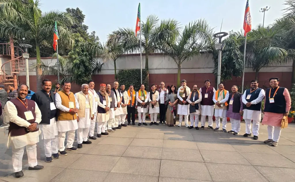दिल्ली में सियासी हलचल तेज… बीजेपी दफ्तर में छत्तीसगढ़ की मजबूत मौजूदगी!