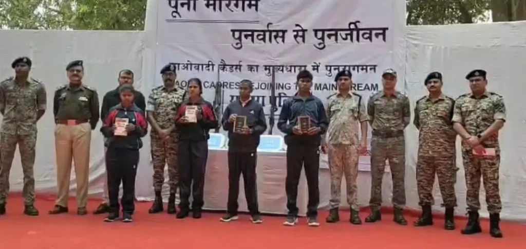सुकमा में 4 नक्सली हथियारों के साथ किया सरेंडर, दो महिला शामिल