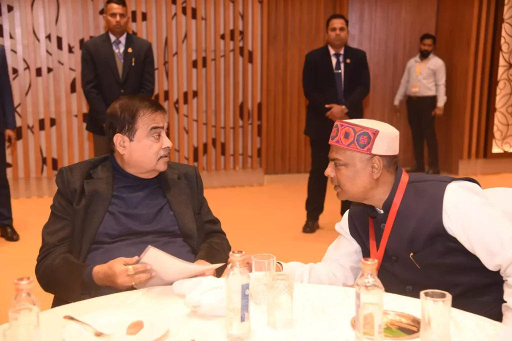 रायपुर: परिवहन मंत्री कश्यप ने ट्रैफिक सुरक्षा और वाहन नियमों पर कड़ाई का किया ऐलान