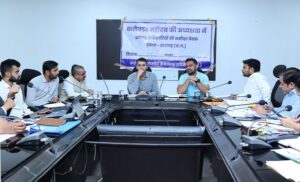 Raigarh News: कलेक्टर ने ली राजस्व अधिकारियों की समीक्षा बैठक, कहा- लंबित राजस्व प्रकरणों का त्वरित निराकरण सुनिश्चित करें, बड़े परियोजनाओं के कार्य में प्रगति लाने पर भी हुई चर्चा