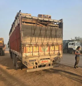 रायगढ़: चेकपोस्ट पर 63 वाहनों पर चालानी कार्रवाई, परिवहन विभाग ने सख्त कदम उठाया