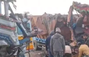 कांकेर: रात के सन्नाटे में मौत की टक्कर… NH-30 पर दो ट्रकों की भीषण भिड़ंत, 3 की मौके पर दर्दनाक मौत