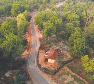 Raigarh: सफलता की कहानी; पीएम जनमन योजना: सम्मान और आत्मनिर्भरता की राह पर बसंतपुर, जहां कभी पगडंडी थी, आज विकास की पक्की सड़क