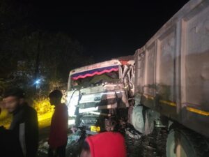 Raigarh News: हाईवा और ट्रेलर में जोरदार भिड़त, हाईवा चालक की मौके पर ही मौत, केबिन में कई घंटे फंसा रहा शव