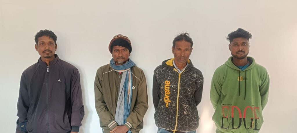 Raigarh news: जंगली सुअर का शिकार पड़ा भारी: शिकारियों ने बिछाया था मौत का जाल, चपेट में आने से किसान ने तोड़ा था दम, 4 गिरफ्तार 