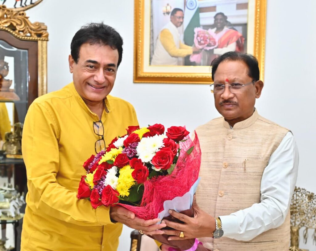 मुख्यमंत्री विष्णुदेव साय से सुप्रसिद्ध अभिनेता नीतिश भारद्वाज ने की सौजन्य मुलाका