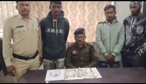 Raigarh news: सूने मकानों में सेंधमारी करने वाले तीन शातिर बदमाश गिरफ्तार, आरोपियों से 5 लाख से अधिक कीमत के जेवरात बरामद
