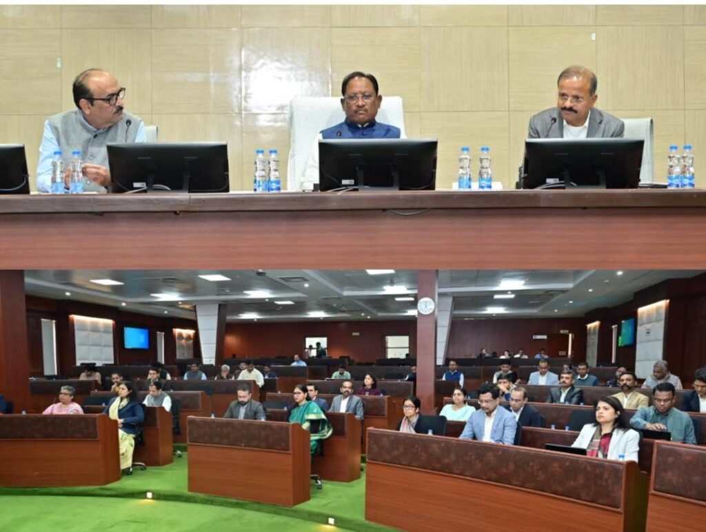 मुख्यमंत्री  विष्णु देव साय बस्तर अंचल के समग्र विकास पर केंद्रित ले रहे हैं उच्च स्तरीय समीक्षा बैठक
