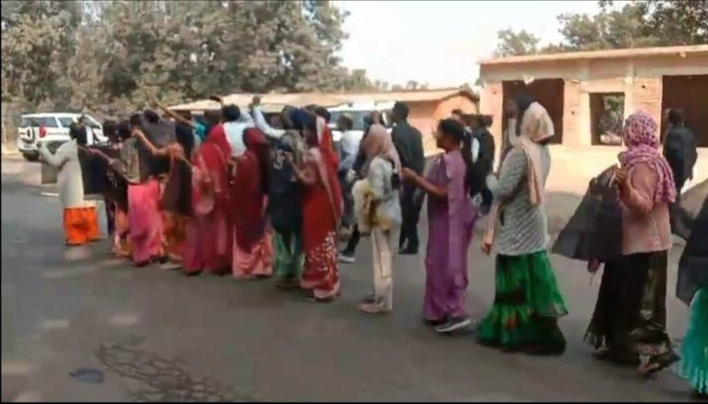 सरगुजा में आदिवासी समाज का आक्रोश – भानुप्रताप सिंह के अभद्र बोल और गाली-गलौज की कड़ी निंदा, सार्वजनिक माफी की मांग