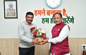 मुख्यमंत्री साय से उनके नवनियुक्त सलाहकार आर. कृष्णा दास ने की मुलाकात