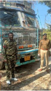 जशपुर पुलिस ने फिर पकड़ा अवैध धान परिवहन एक ट्रक से 415 बोरी में, 207 क्विंटल धान