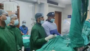  नववर्ष में अम्बेडकर अस्पताल का नव कीर्तिमानः वाल्व प्रत्यारोपण के दौरान बंद हुईं हृदय की नसें, स्टेंट से “चिमनी” बनाकर बचाई मरीज की जान
