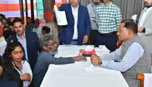 60 वर्षीय अविवाहित श्रमिक हनुमंत राव का नहीं बना था राशन कार्ड : मुख्यमंत्री ने जनदर्शन में तत्काल राशन कार्ड बनाने के दिए निर्देश, मिलेगा शासकीय योजनाओं का लाभ