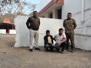 Raigarh News: ट्रेलर से टायर चोरी मामले में पुलिस की बड़ी सफलता, दो फरार आरोपी गिरफ्तार कर भेजे गए रिमांड पर