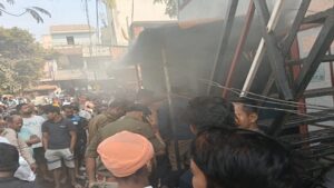 CG News:  घर में आग लगने से जिंदा जला बुजुर्ग, बेटा ताला लगाकर निकल गया था काम पर