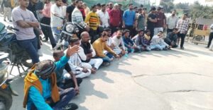 Raiigarh News: रायगढ़ में भीषण सड़क हादसा; डंपर की चपेट में आने से रिटायर्ड कर्मचारी की मौत, उर्दना मार्ग पर भारी चक्काजाम