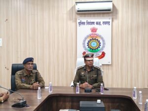  Raigarh News: जिले के सम्मानित पत्रकार साथियों के साथ वरिष्ठ पुलिस अधीक्षक की सौजन्य भेंट एवं परिचयात्मक बैठक आयोजित