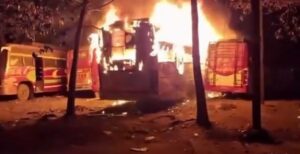 Chhattisgarh: पार्किंग में खड़ी बसों पर लगी आग, 5 बसें जलकर खाक, फायर ब्रिगेड की टीम ने आग पर पाया काबू