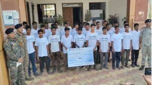 Chhattisgarh: 29 नक्सलियों ने किया आत्मसमर्पण, पुनर्वास नीति से प्रभावित होकर छोड़ा हिंसा का रास्ता