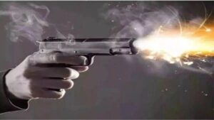 CG News: बर्खास्त सिपाही ने जड़ा थप्पड़ तो इंस्पेक्टर ने सर्विस रिवाल्वर से किया फायरिंग, दुर्ग के एक मोहल्ले में सजी थी शराब की महफिल, बीयर की बोतल पकड़वाने पर हुआ विवाद