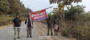 जशपुर वन मंडल में मुख्य सड़क और आबादी क्षेत्र में 40 से अधिक हाथियों का विचरण से दहशत व्याप्त ; मुख्य सड़क पर वाहनों की आवा-जाही सख्ती से बन्द
