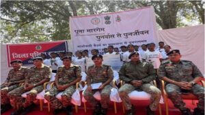 सुकमा में 26 नक्सलियों ने किया सरेंडर, 13 माओवादियों पर था 65 लाख का इनाम, सात महिलाएं भी शामिल
