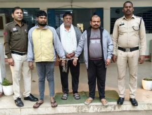 CG News: जमीन के नाम पर 50 लाख की धोखाधड़ी; फर्जी दस्तावेज तैयार करने वाले गिरोह के 3 और सदस्य गिरफ्तार