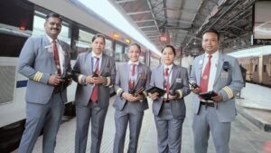 वंदे भारत एक्सप्रेस में महिला टीटीई को टिकट जांच की जिम्मेदारी