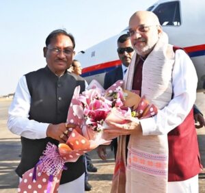 तीन दिवसीय छत्तीसगढ़ दौरे पर पहुंचे केंद्रीय गृह एवं सहकारिता मंत्री अमित शाह : मुख्यमंत्री विष्णुदेव साय ने स्वामी विवेकानंद विमानतल पर किया आत्मीय स्वागत