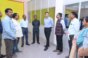 Raigarh News: कलेक्टर मयंक चतुर्वेदी ने नवगठित नगर पंचायत तमनार का किया निरीक्षण