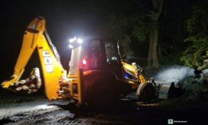 Raigarh News: समरसुता नाला किनारे अवैध कोयला उत्खनन पर बड़ी कार्रवाई, 60 टन कोयला व मशीन जब्त