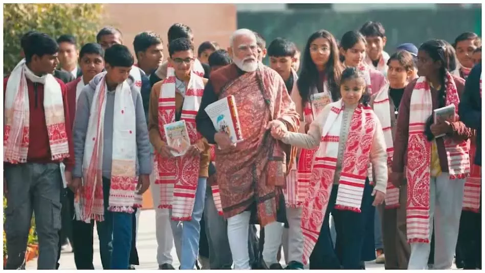 “मैं प्रधानमंत्री हूं, फिर भी लोग मुझे अलग-अलग तरीके बताते हैं…” – परीक्षा पे चर्चा में पीएम मोदी का ऐसा मंत्र, जो हर छात्र के दिल को छू गया