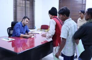 Raigarh News: जनदर्शन में आमजन की समस्याएं सुनी गई, कलेक्टर ने संबंधित विभागों को आवेदन पर त्वरित निराकरण के दिए निर्देश