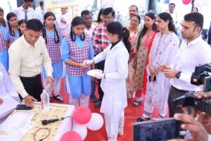 Raigarh News: राष्ट्रीय फाइलेरिया उन्मूलन कार्यक्रम: कलेक्टर ने दवा सेवन कर किया एमडीए अभियान का शुभारंभ, फाइलेरिया से आजीवन बचाव संभव, दवा पूरी तरह सुरक्षित