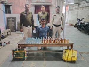 Raigarh News: एसएसपी शशि मोहन के निर्देशन पर अवैध शराब कारोबार पर जूटमिल पुलिस का करारा प्रहार, देशी/अंग्रेजी शराब के साथ पिकअप जब्त, आरोपी जेल रवाना