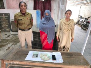 Raigarh News: रायगढ़ में सट्टा लिखते महिला आरोपी गिरफ्तार, 37 हजार 500 रुपये नगद व मोबाइल जब्त, 